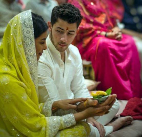 प्र‍ियंका-निक के सगाई केक में 24 कैरेट सोना, इतना है खास