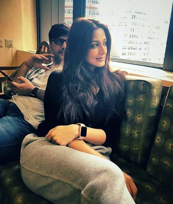 कैंसर ट्रीटमेंट के बाद Bald हुईं सोनाली, मिलने पहुंचे ऋतिक-सुजैन