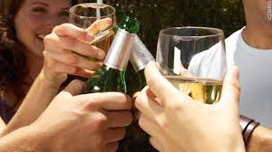 इस कॉलेज में लड़कों से ज्यादा शराब पीती हैं लड़कियां!