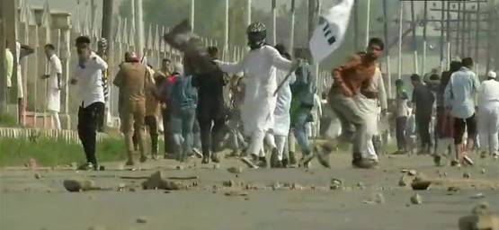 बकरीद पर कश्मीर में पत्‍थरबाजी-दिखाए ISIS के झंडे, 2 की हत्‍या