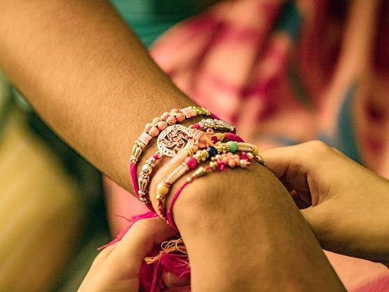 जानें, रक्षाबंधन पर थाली सजाने का महत्व, ये चीजें रखनी जरूरी