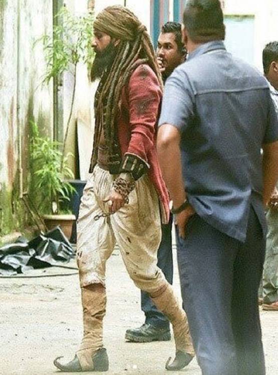 नागा साधु के रोल में सैफ की तस्वीरें Leak, पहचानना मुश्किल