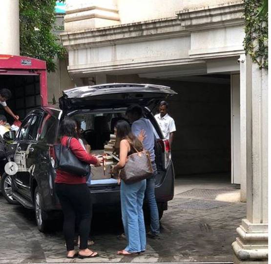 प्रियंका चोपड़ा की रोका सेरेमनी! घर पहुंचे पंडित जी