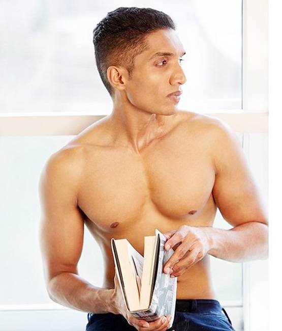 PHOTOS: 6 पैक एब्‍स बनाकर डेब्‍यू को तैयार जॉनी लीवर के बेटे