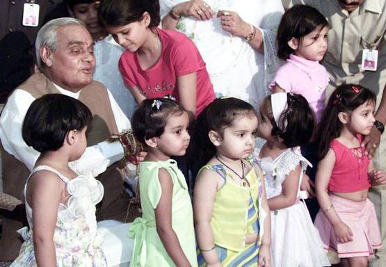 सौम्य, सरल, ज़िंदादिल, तस्वीरों में देखिए अटल की विशाल शख़्सियत