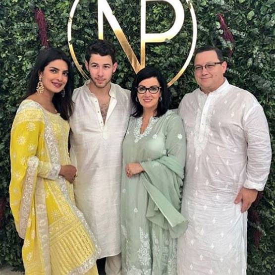 प्र‍ियंका-निक के सगाई केक में 24 कैरेट सोना, इतना है खास