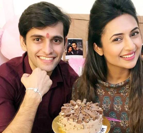 दिव्यांका से दृष्टि धामी तक टीवी सेलेब्स ने ऐसे मनाया रक्षाबंधन