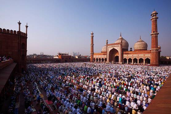 देश भर में बकरीद का जश्न, जानें क्यों दी जाती है कुर्बानी