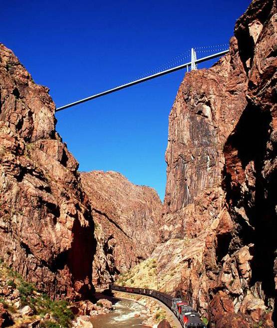 10 सबसे खतरनाक पुल, जहां जान हथेली पर रखकर चलते हैं लोग