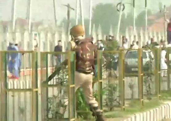 बकरीद पर कश्मीर में पत्‍थरबाजी-दिखाए ISIS के झंडे, 2 की हत्‍या