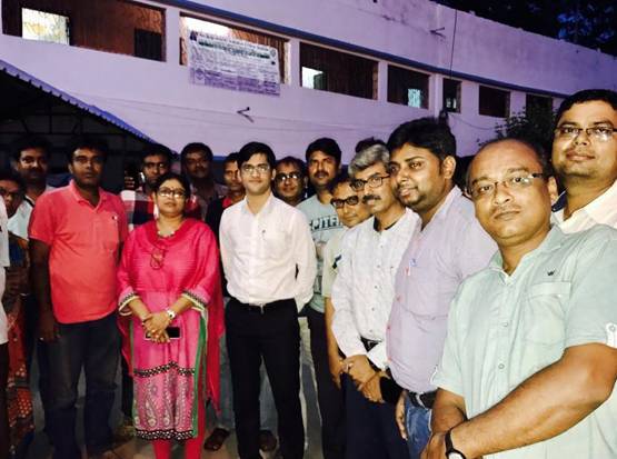 21 की उम्र में बने IAS, पिता चलाते हैं ऑटो रिक्शा