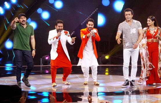 पापा संग दिल है हिंदुस्तानी के सेट पर पहुंचे सनी, जमकर किया डांस