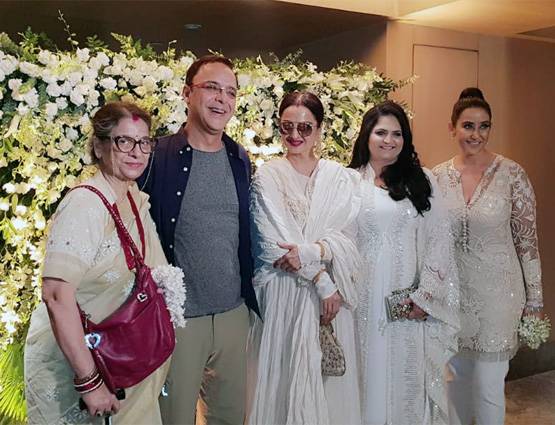 PHOTOS: बर्थडे पार्टी में मनीषा को रेखा ने ऐसे दिया आशीर्वाद