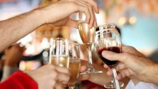 इस कॉलेज में लड़कों से ज्यादा शराब पीती हैं लड़कियां!