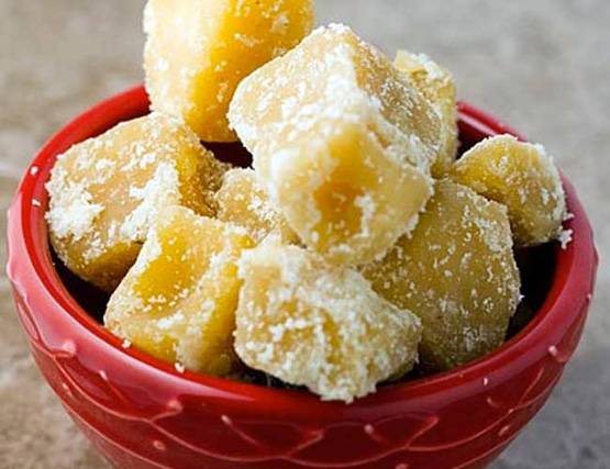 सावधान! ज्यादा गुड़ खाने से सेहत को हो सकते हैं ये नुकसान