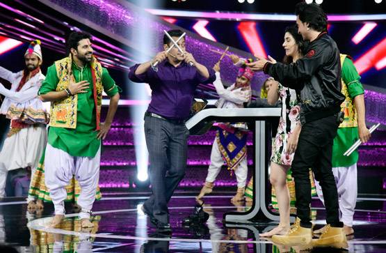 शो में लवरात्रि का प्रमोशन, जीजा आयुष संग सलमान ने किया गरबा