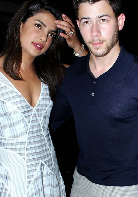 प्रियंका चोपड़ा की रोका सेरेमनी! घर पहुंचे पंडित जी