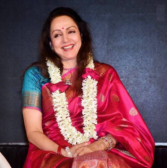 Iskcon मंदिर में ग्रेसी सिंह की परफॉर्मेंस देखने पहुंची हेमा मालिनी