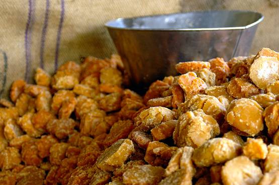 सावधान! ज्यादा गुड़ खाने से सेहत को हो सकते हैं ये नुकसान