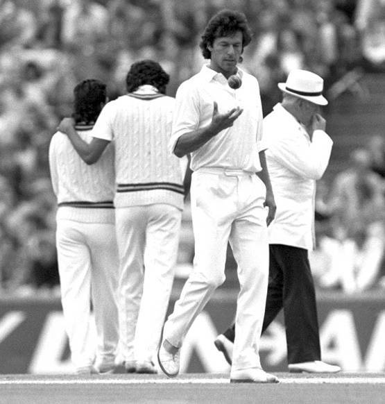 लड़कियों के बीच रहे मशहूर, कुछ ऐसी है PAK PM इमरान की जिंदगी