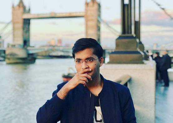 21 की उम्र में बने IAS, पिता चलाते हैं ऑटो रिक्शा