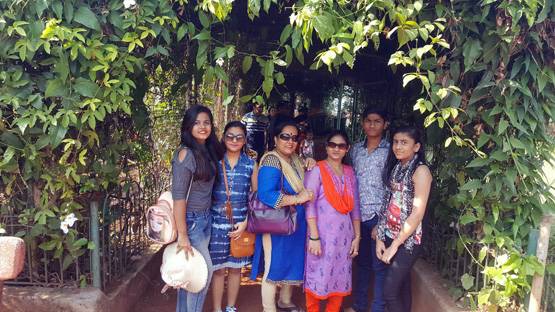 कामवाली बाई बनी कॉमेडियन, अमीर मालकिनों का मजाक बनाकर हुईं हिट