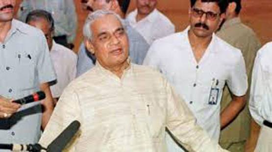 जब बैलगाड़ी से संसद पहुंचे थे वाजपेयी, इंदिरा को दी थी चुनौती