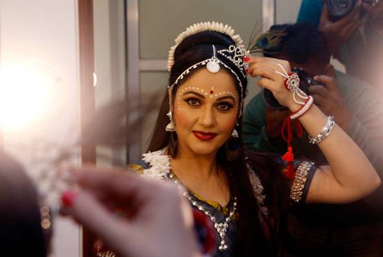 Iskcon मंदिर में ग्रेसी सिंह की परफॉर्मेंस देखने पहुंची हेमा मालिनी