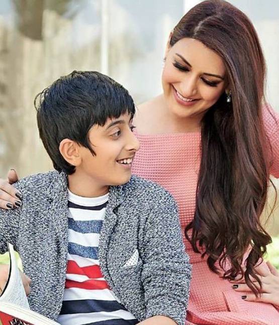 कैंसर ट्रीटमेंट के बाद Bald हुईं सोनाली, मिलने पहुंचे ऋतिक-सुजैन