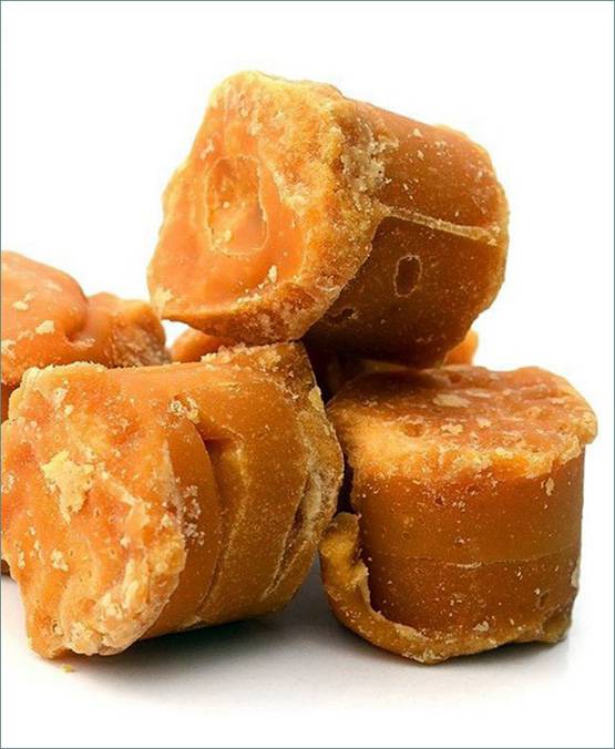 सावधान! ज्यादा गुड़ खाने से सेहत को हो सकते हैं ये नुकसान