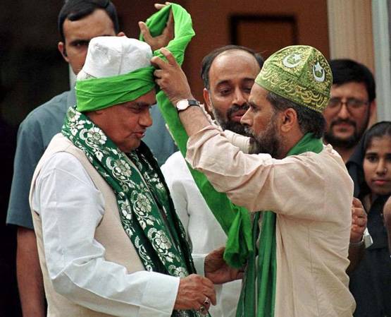 सौम्य, सरल, ज़िंदादिल, तस्वीरों में देखिए अटल की विशाल शख़्सियत