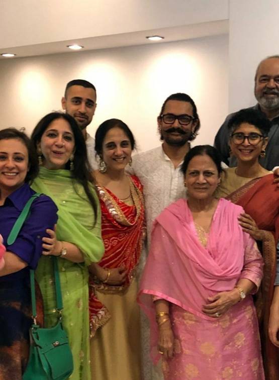 दंगल गर्ल और फैमिली के साथ आमिर ने मनाई ईद, देखें तस्वीरें