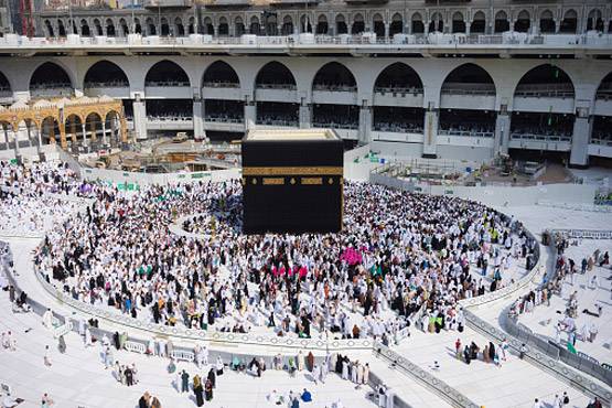 देश भर में बकरीद का जश्न, जानें क्यों दी जाती है कुर्बानी