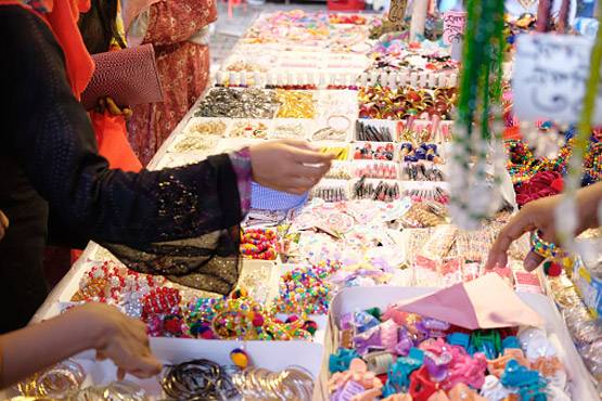 देश भर में बकरीद का जश्न, जानें क्यों दी जाती है कुर्बानी