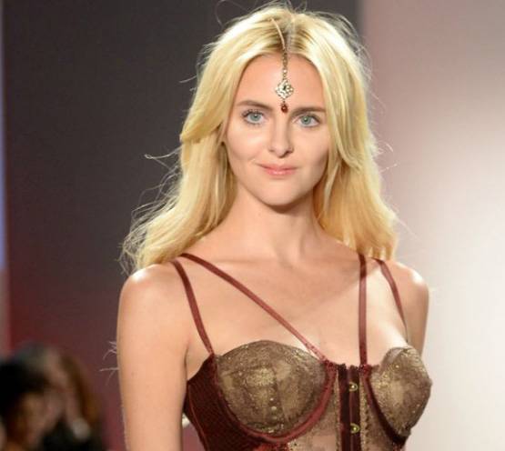 साड़ी से बिंदी तक, भारतीयों के पारंपरिक अंदाज की दुनिया दीवानी