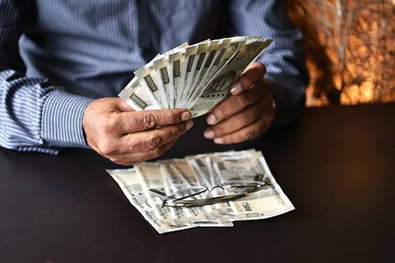 चुनावी चंदा: AAP, JDS के अच्छे दिन, शिवसेना को बड़ा झटका