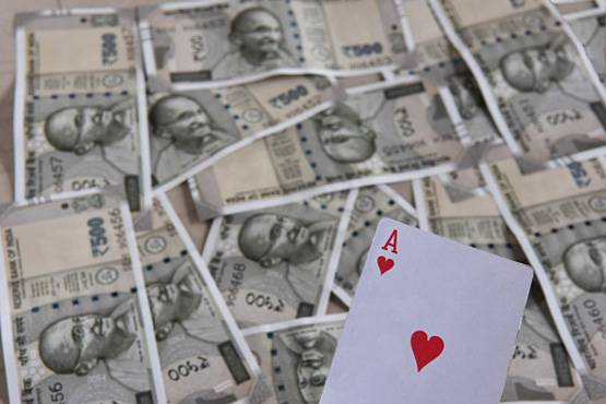 चुनावी चंदा: AAP, JDS के अच्छे दिन, शिवसेना को बड़ा झटका