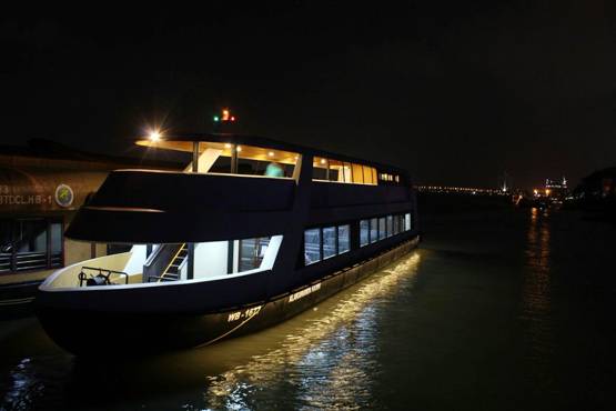 अब बनारस में लग्जरी क्रूज से कर सकेंगे सैर, इतना होगा किराया