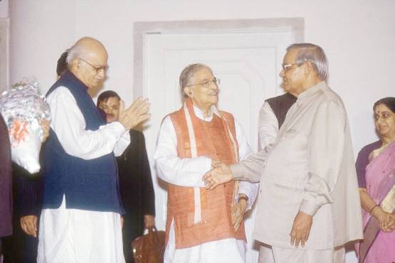 नहीं रहा BJP की त्र‍िमूर्ति का शिखर, जोशी-आडवाणी को खलेगी कमी