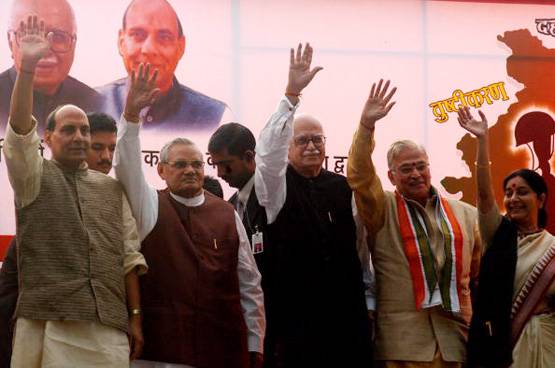 नहीं रहा BJP की त्र‍िमूर्ति का शिखर, जोशी-आडवाणी को खलेगी कमी