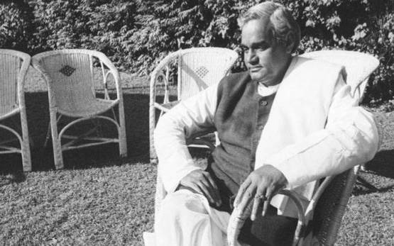 जब बैलगाड़ी से संसद पहुंचे थे वाजपेयी, इंदिरा को दी थी चुनौती