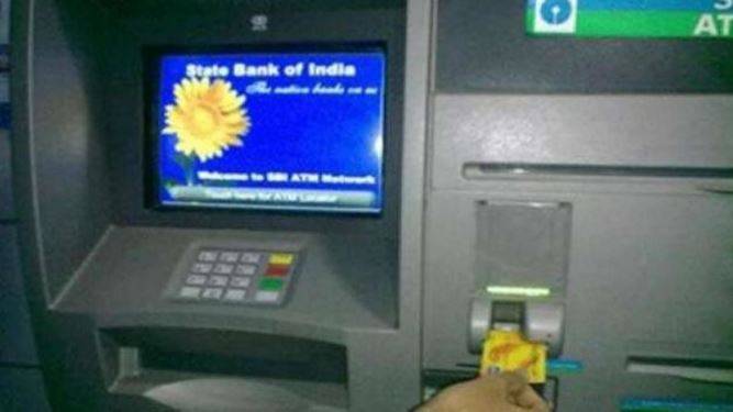 नोटबंदी से SBI के 18,135 ATM बेकार, जानें कैसे हुआ खुलासा