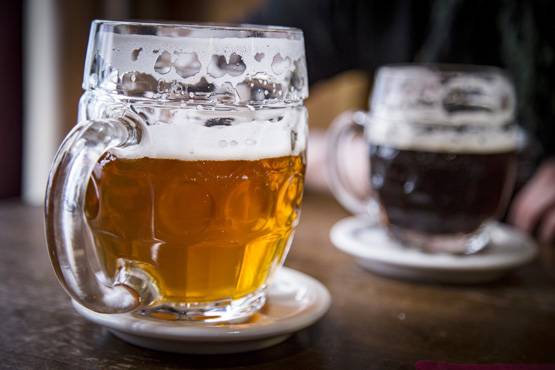 Beer Day: क्या सच में विदेशी भाषा बोलने में शराब से मिलती है मदद?