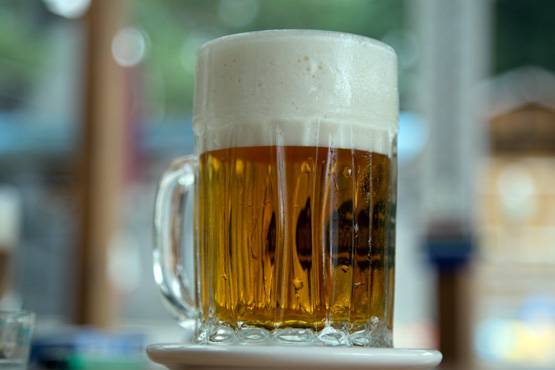 Beer Day: क्या सच में विदेशी भाषा बोलने में शराब से मिलती है मदद?