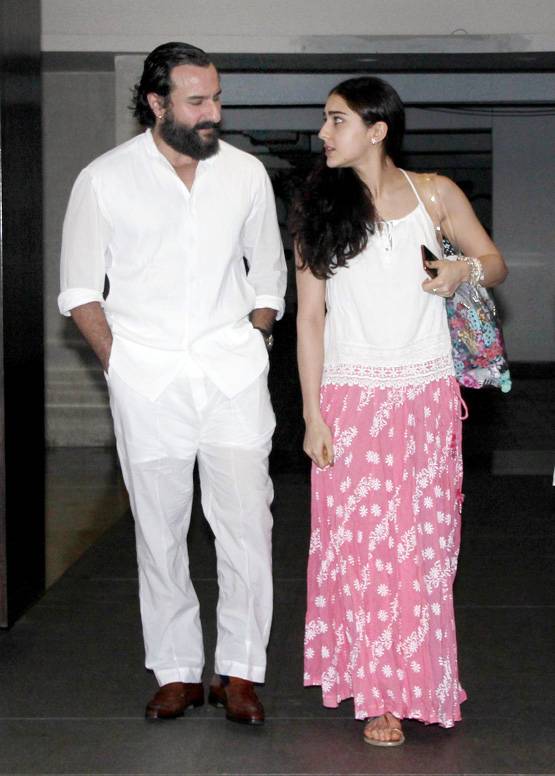 करीना संग द‍िखी सारा की स्पेशल बॉन्डिंग, सैफ भी द‍िखे साथ