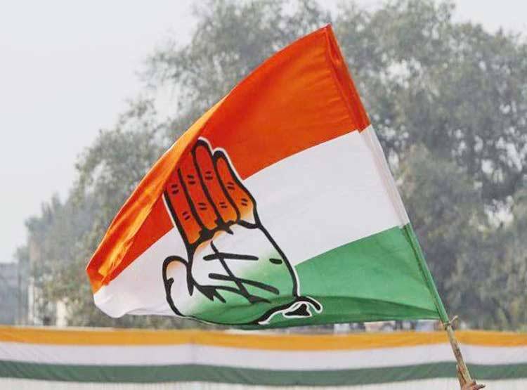 भैंस के आगे बीन बजा रहे थे कांग्रेसी, बिदकी तो दौड़ा लिया