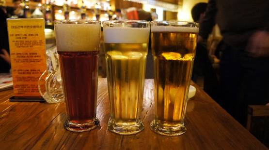 Beer Day: क्या सच में विदेशी भाषा बोलने में शराब से मिलती है मदद?