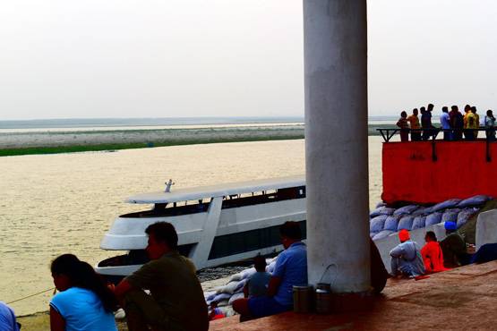 अब बनारस में लग्जरी क्रूज से कर सकेंगे सैर, इतना होगा किराया