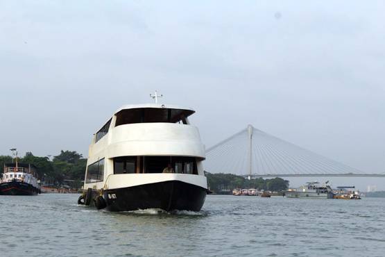 अब बनारस में लग्जरी क्रूज से कर सकेंगे सैर, इतना होगा किराया