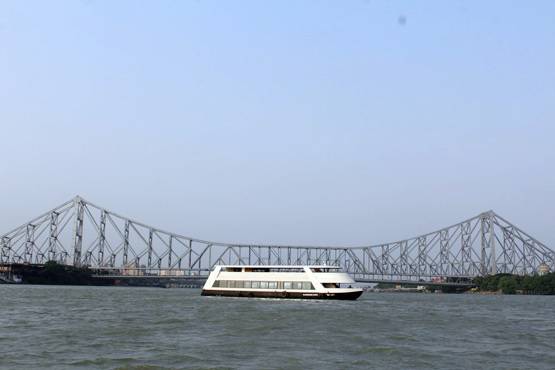 अब बनारस में लग्जरी क्रूज से कर सकेंगे सैर, इतना होगा किराया
